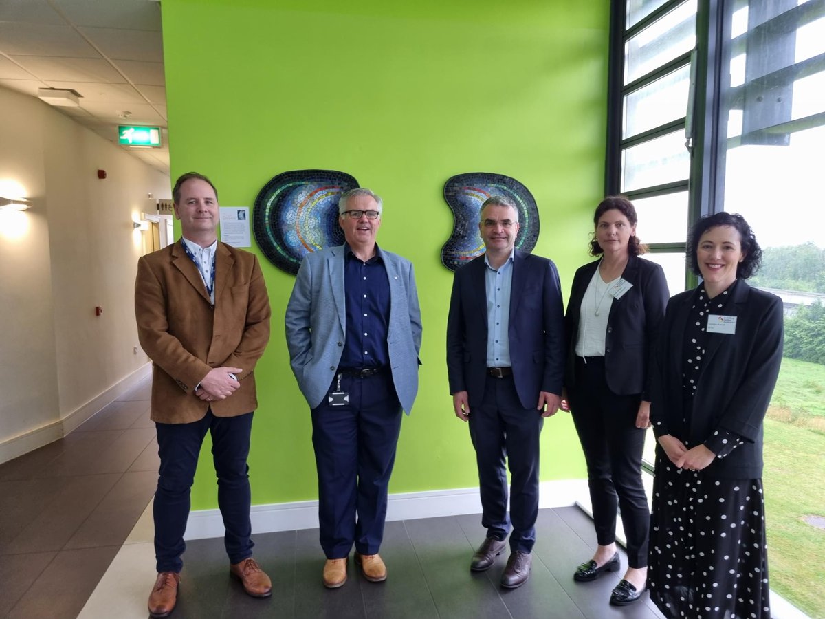 Great to welcome Minister of State at the Department of Enterprise, Trade and Employment @daracalleary to @WaltonInst today. Minister Calleary joined us on a tour taking in our data centre and equipment applications within the Mixed Reality Lab at #WaltonInstitute. @SETU_Research