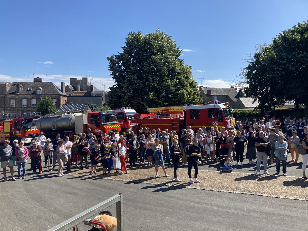 DianeRouland's tweet image. Un moment incroyable au défilé du 14 juillet des six centres de secours du nord est mayennais. Merci aux sapeurs-pompiers @sdis53 #bais, #villaines #javron #lignieres #saintpierre #preenpail