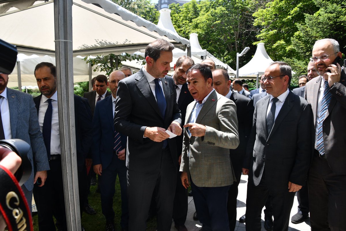 Türkiye’nin Enerjisi Darbelere Geçit Vermedi, Vermeyecek!

Sn. Bakanımız <a href="/aBayraktar1/">Alparslan Bayraktar</a> ’ın teşrifleriyle gerçekleşen 15 Temmuz Şehitleri Anma, Demokrasi ve Milli Birlik Günü Programı’na katıldık.

Tüm şehitlerimizi rahmetle anıyor, gazilerimize şükranlarımı sunuyorum.