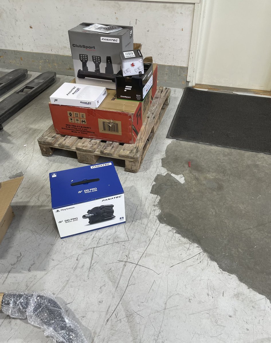 f1vetsku's tweet photo. 🧑‍🍳
#fanatec https://t.co/yKnwDtUpaf