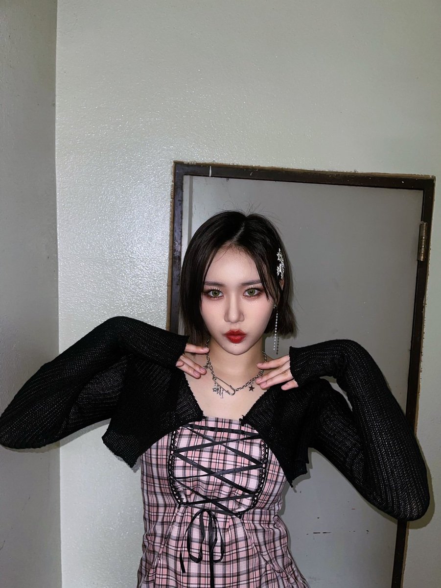 Lapillus_twt's tweet photo. 👊🏻뮤직뱅크 완료!👊🏻

#Lapillus #라필루스 #Bessie #베시 https://t.co/UhZ8r1UQ2B