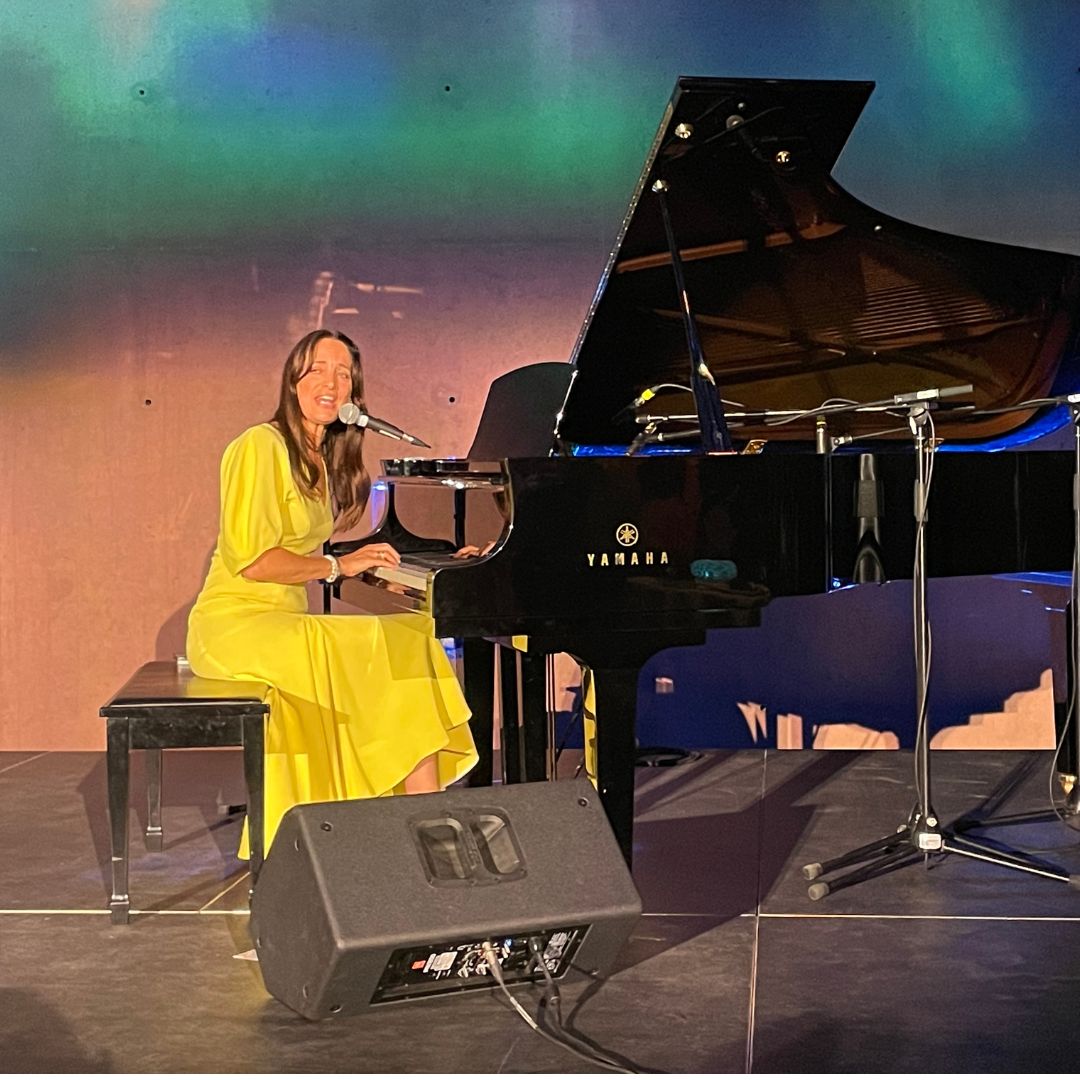 JoySmithFdn's tweet photo. 3 of 3
The #COF2023 gala reception featured Canadian music icon and Manitoban @chantalkreviaz, who wowed the crowd with her moving performance.
 
#endhumantrafficking #humantraffickingawareness #stophumantrafficking #cdnpoli #mbpoli #manitoba #winnipeg https://t.co/TwbBytwD5n