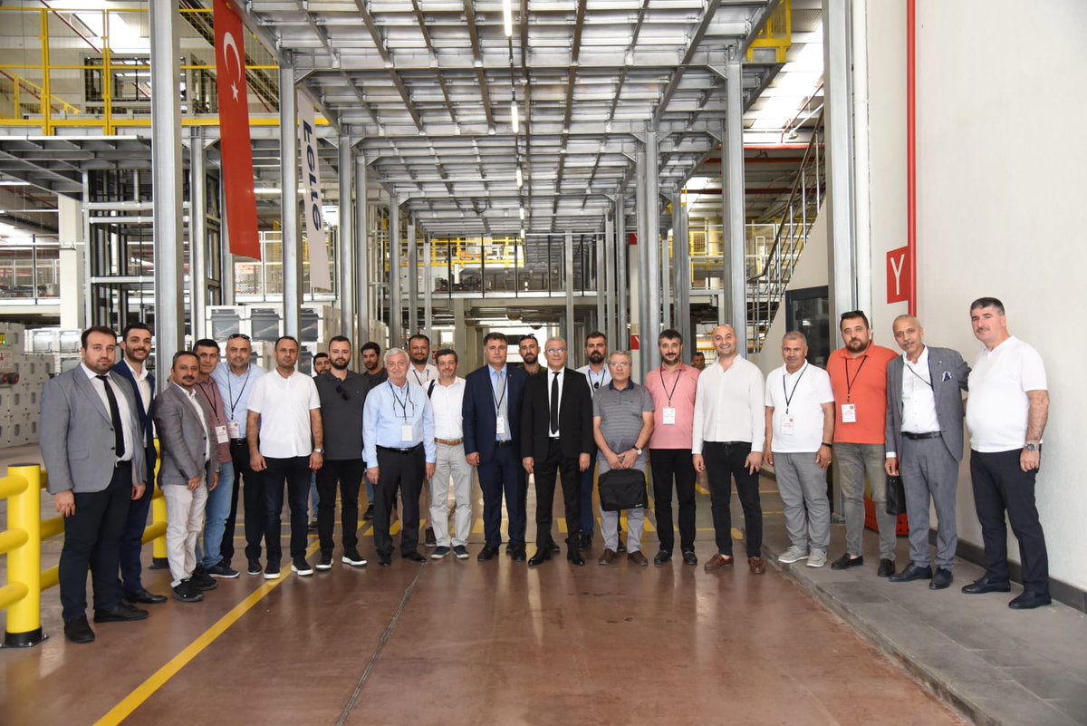 2⃣ Yürütülen çalışmalar ve üretim alanlarının gezildiği ziyaret programında, iki şehrin firmaları arasında yapılabilecek iş birlikleri ile ilgili görüş alışverişinde bulunuldu.