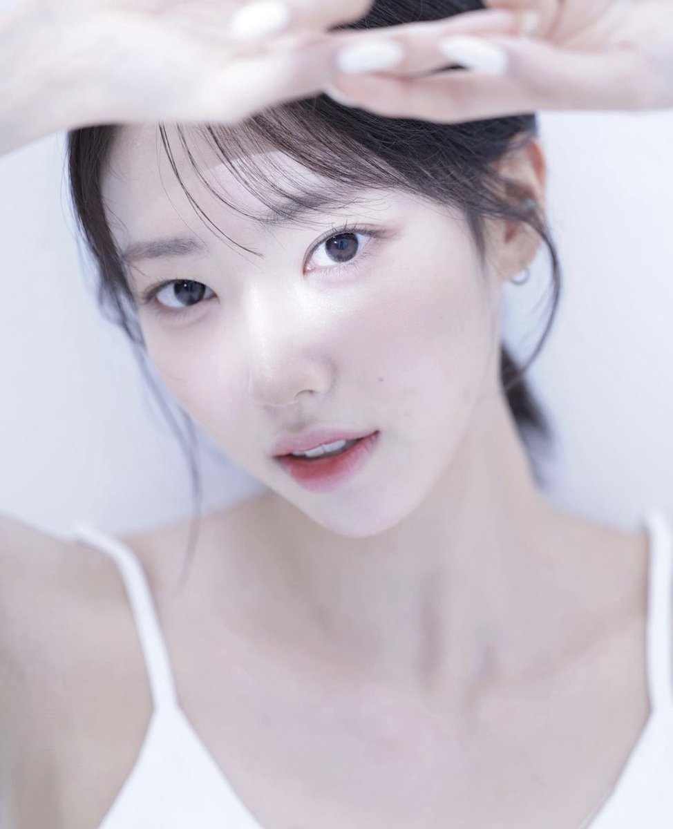 LIVFOLDERS's tweet photo. Liv’s new profile photos on instagram🐻‍❄️🤍
📸: @/leej_foto 

~#LIV #리브 #IRRIS #아이리스 #IRRIS_LIV @irris_official 🤍 https://t.co/VxXxE2rg9G