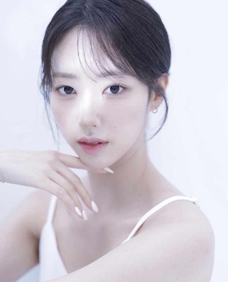 LIVFOLDERS's tweet photo. Liv’s new profile photos on instagram🐻‍❄️🤍
📸: @/leej_foto 

~#LIV #리브 #IRRIS #아이리스 #IRRIS_LIV @irris_official 🤍 https://t.co/VxXxE2rg9G