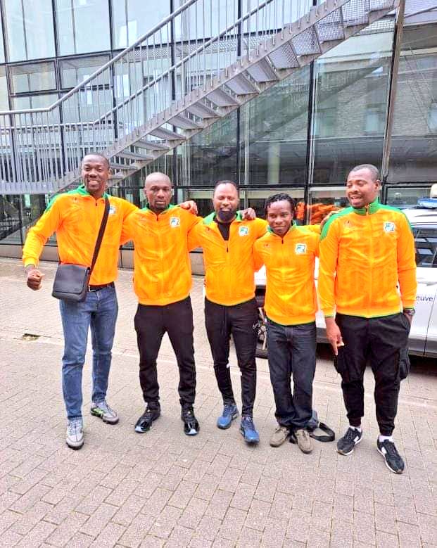 edithbrou's tweet photo. BRAVO à la Côte d'Ivoire 🇨🇮 qui vient de remporter le Championnat du Monde de Scrabble Francophone en battant l'équipe de France 🇨🇵 2 - 1
Le coup de grâce a été porté par Mamadou Sanoko (Champion du Monde Classique en titre), avec ses coéquipiers Abi Alabi et Elisée Poka.

Pour rappel, la France est la double tenante du titre.