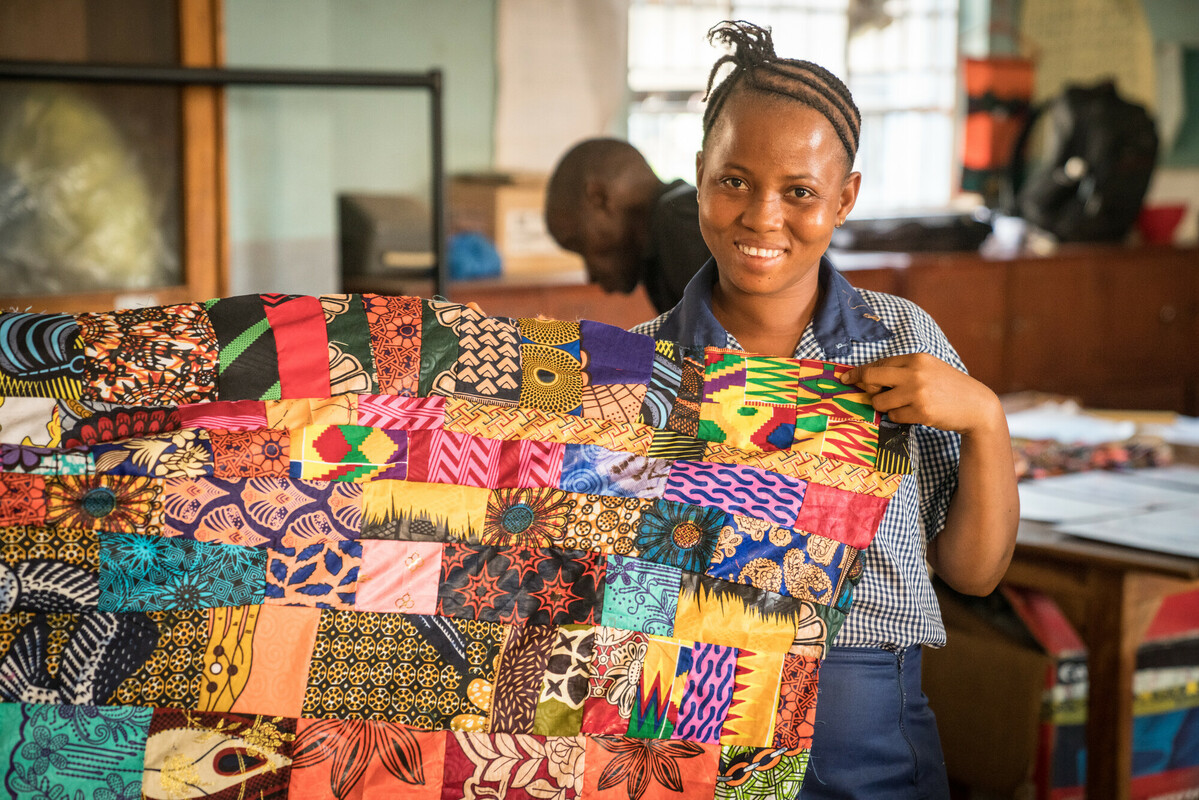 CdeBarra's tweet image. Today on #YouthSkillsDay we celebrate the incredible students of St Joseph's School for the Hearing Impaired in Sierra Leone. Supported by Irish Aid and Trócaire, they receive academic education and learn valuable vocational skills like sewing and tailoring.