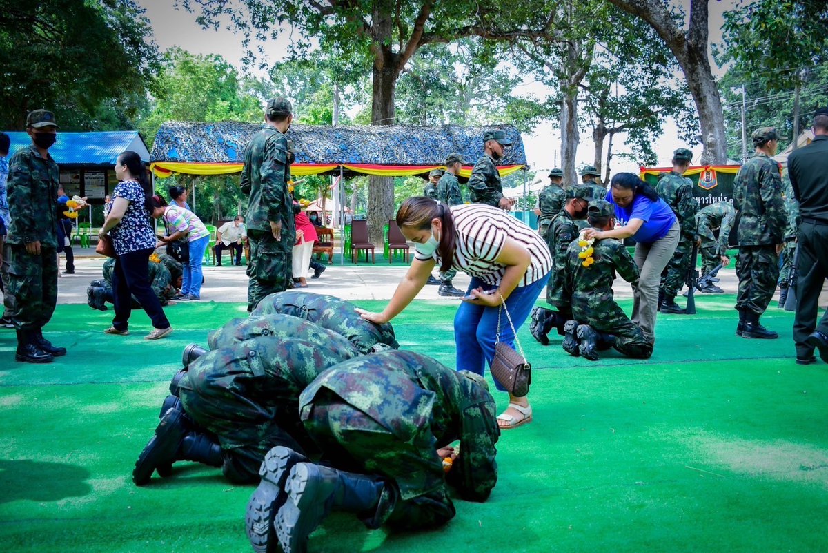 162Infantry's tweet photo. หน่วยฝึกทหารใหม่ ร.16 พัน.2ได้จัดกิจกรรม “Open House เปิดบ้านทหารใหม่ ตามนโยบายของผู้บังคับบัญชา โดยมี นายชัชวาล ราชขันธ์ ผู้อำนวยการสถานพินิจฯ จังหวัดยโสธร ได้เข้าร่วมกิจกรรมในครั้งนี้ด้วย https://t.co/sff5oG1guc