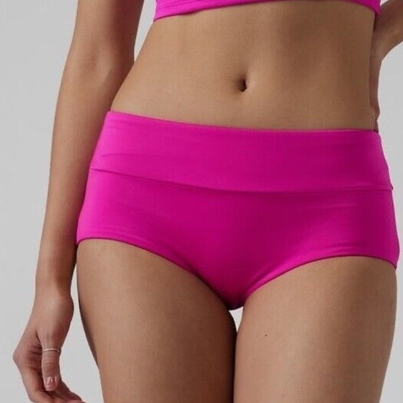 So good I had to share! Check out all the items I'm loving on <a href="/Poshmarkapp/">Poshmark</a> #poshmark #fashion #style #shopmycloset #athleta: posh.mk/eTLiuliGqBb