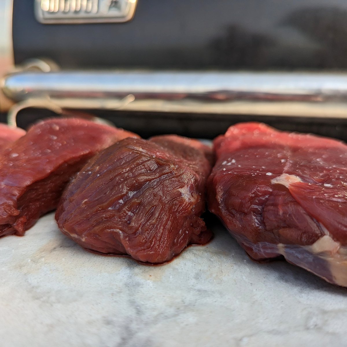 calebdenouden's tweet photo. Ostrich meat: sustainable choice. Facts: 75% less water, 95% less land, 85% fewer emissions. Efficient feed conversion: 1.5 kg feed for 1 kg meat. Nutritious: lean with 40% less fat, high in protein. Embrace sustainability, choose ostrich meat https://t.co/zshRD5CyMP