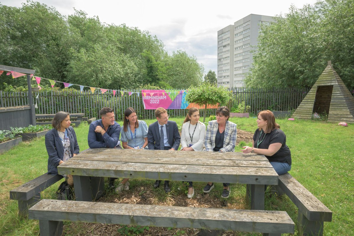 The Commonwealth Games legacy is already packing a punch in Solihull 🥊 Councillors @KarenGrinsell and @WazhmaQais visited the Urban Heard youth centre in Fordbridge to see how local communities are benefitting from the legacy. Read more here 👉 loom.ly/1nMTa7g