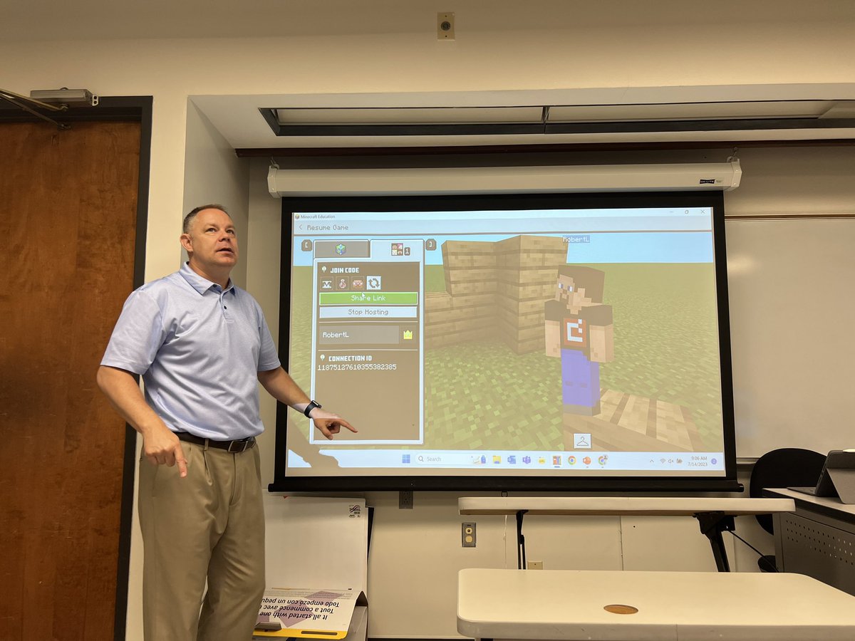 Just led a great session with some amazing teachers on game-based learning to engage students with different learning styles and differences through Minecraft Education at Miami-Dade CPS’s Synergy Conference. @PlayCraftLearn @MicrosoftEDU @i2eEDU @edtechwells @BeckyKeene