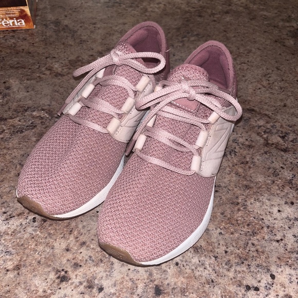 FibroFit's tweet image. So good I had to share! Check out all the items I'm loving on @Poshmarkapp from @uwantmooretash #poshmark #fashion #style #shopmycloset #newbalance: posh.mk/YSt6CDoGqBb