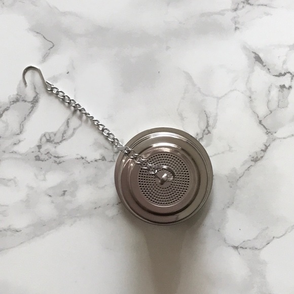 FibroFit's tweet image. So good I had to share! Check out all the items I'm loving on @Poshmarkapp from @uwantmooretash #poshmark #fashion #style #shopmycloset #newbalance: posh.mk/YSt6CDoGqBb