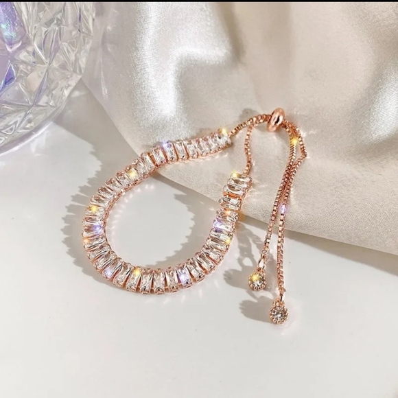 So good I had to share! Check out all the items I'm loving on <a href="/Poshmarkapp/">Poshmark</a> #poshmark #fashion #style #shopmycloset #whitehouseblackmarket: posh.mk/YDnHXBuGqBb