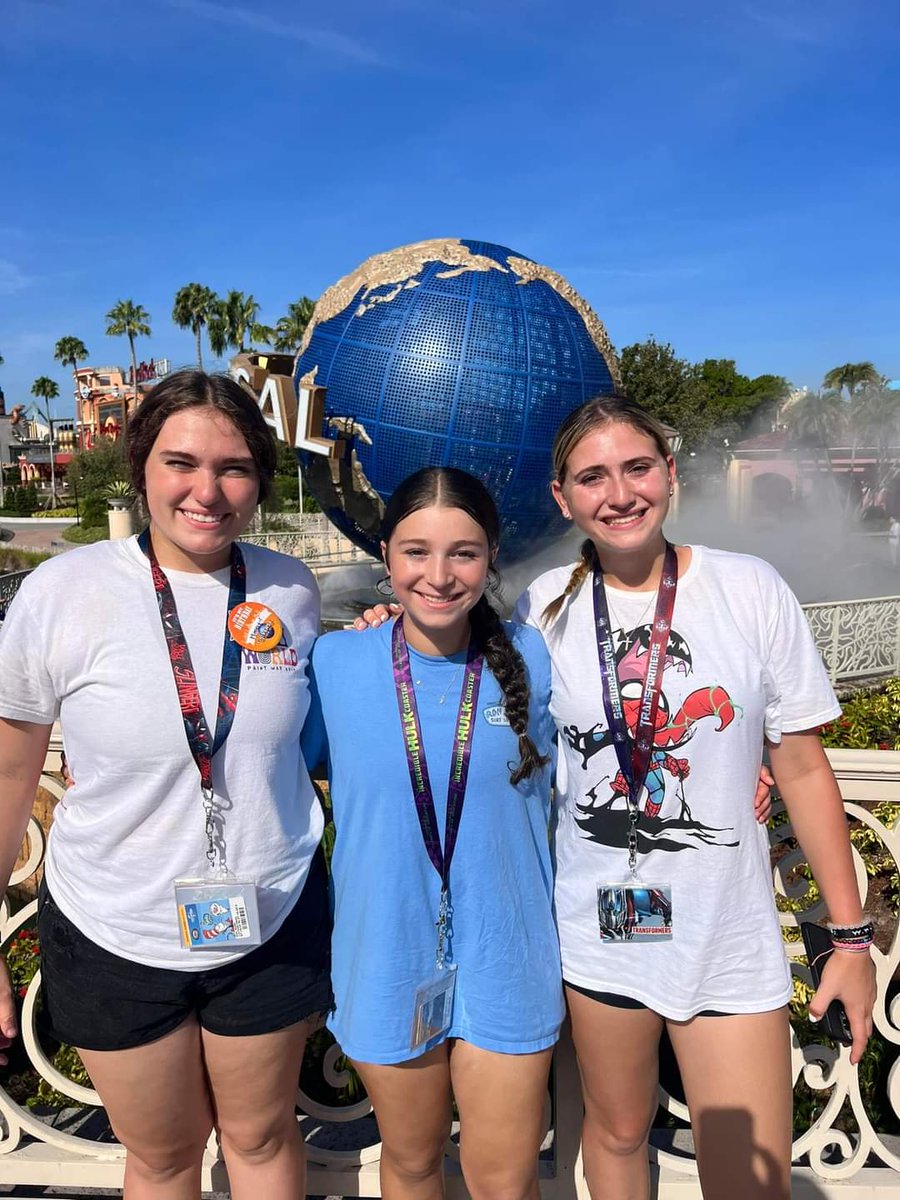 AbiHooper2027's tweet image. Gradventure makeup day with @AngelinaSierra_ and @MaddyHale2027. They missed due to a tournament so we are blessed to have Gradventure 2.0 today.  #backstop #pitcher #UniversalStudios