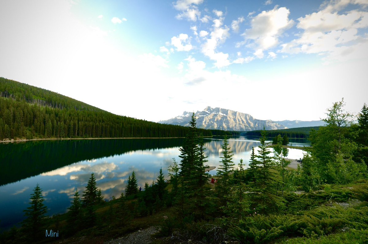 ‘And that's the thing about joy, it multiplies from smile to smile ‘ - 
Anamika Mishra

Happy #Friyay everyone! 🌞🤗

#twojacklake #banffnationalpark #parkscanada #Alberta #mountains #landscapephotography #Reflection
#FridayFeeling #FridayVibes