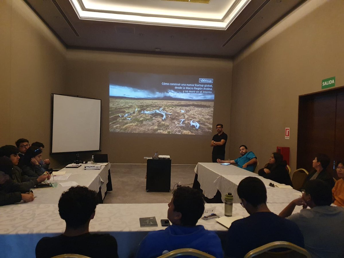 uta_otl's tweet photo. OTL UTA y @wakilabs realizan la tercera sesión del taller de fortalecimiento de proyectos para los estudiantes seleccionados del programa UTA Prototipa

Los participantes se capacitan en cómo emprender mediante la generación de nuevas tecnologías

@UTarapaca 

#innovación https://t.co/OzbwfgBBxx