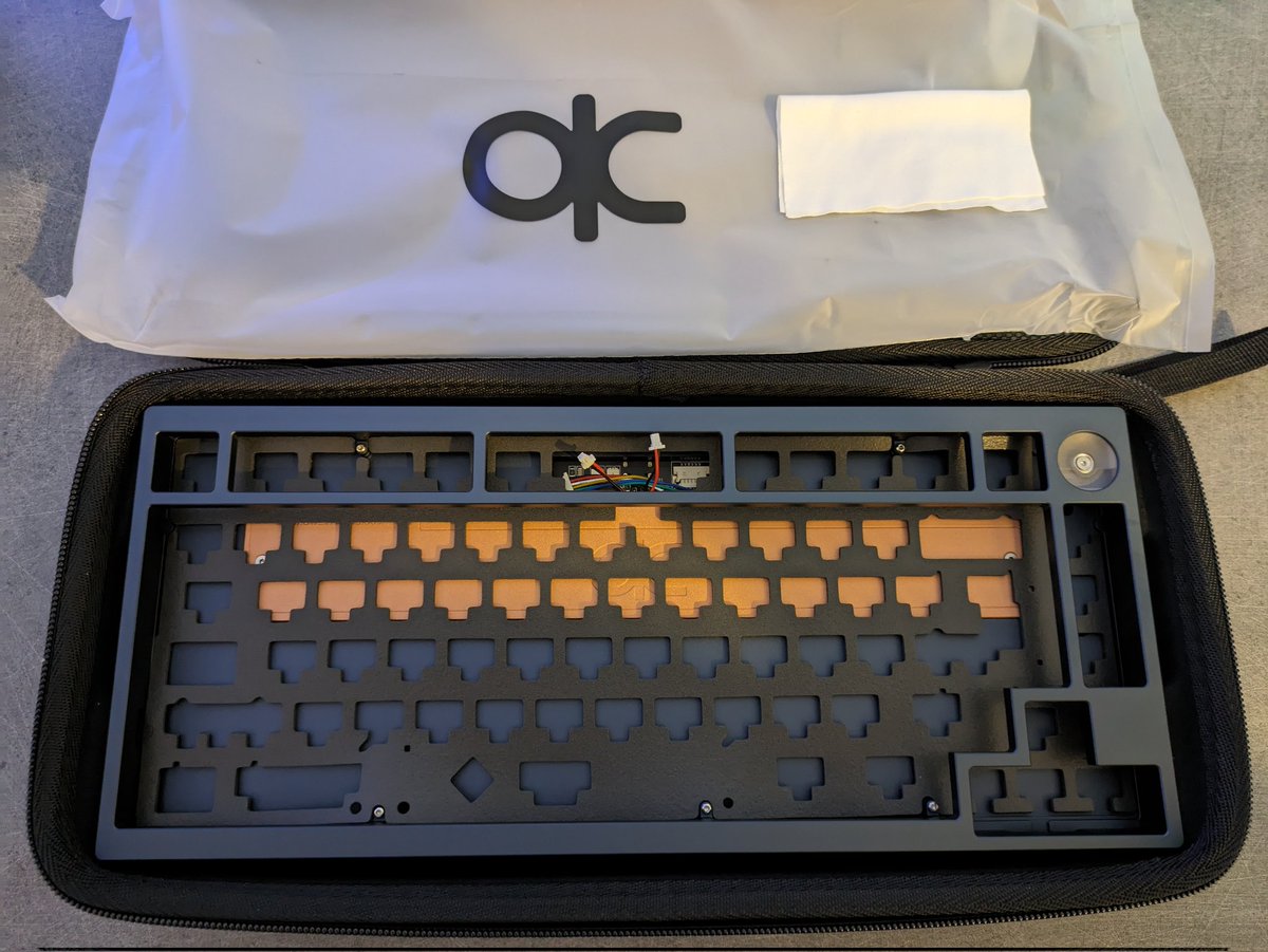 Skynela's tweet photo. Group-buys, Qwertykeys  QK75 fait début décembre. Enfin arrivé. 
#QK75 #mechanicalkeyboards https://t.co/iHQXbaE9zi