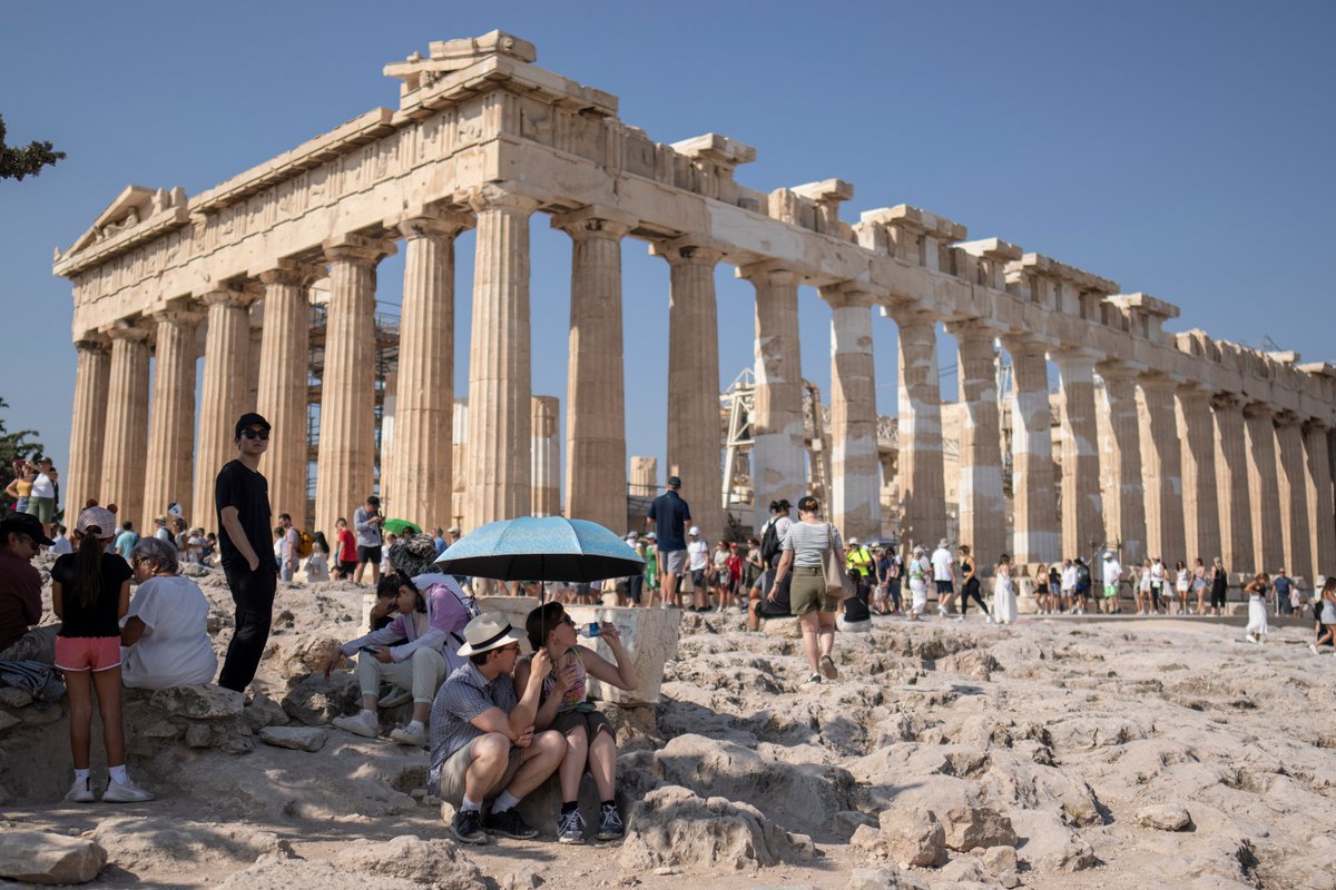gulftoday's tweet image. Greece briefly shuts Acropolis site to protect tourists from heatwave
#heatwaveuk #heatwarning