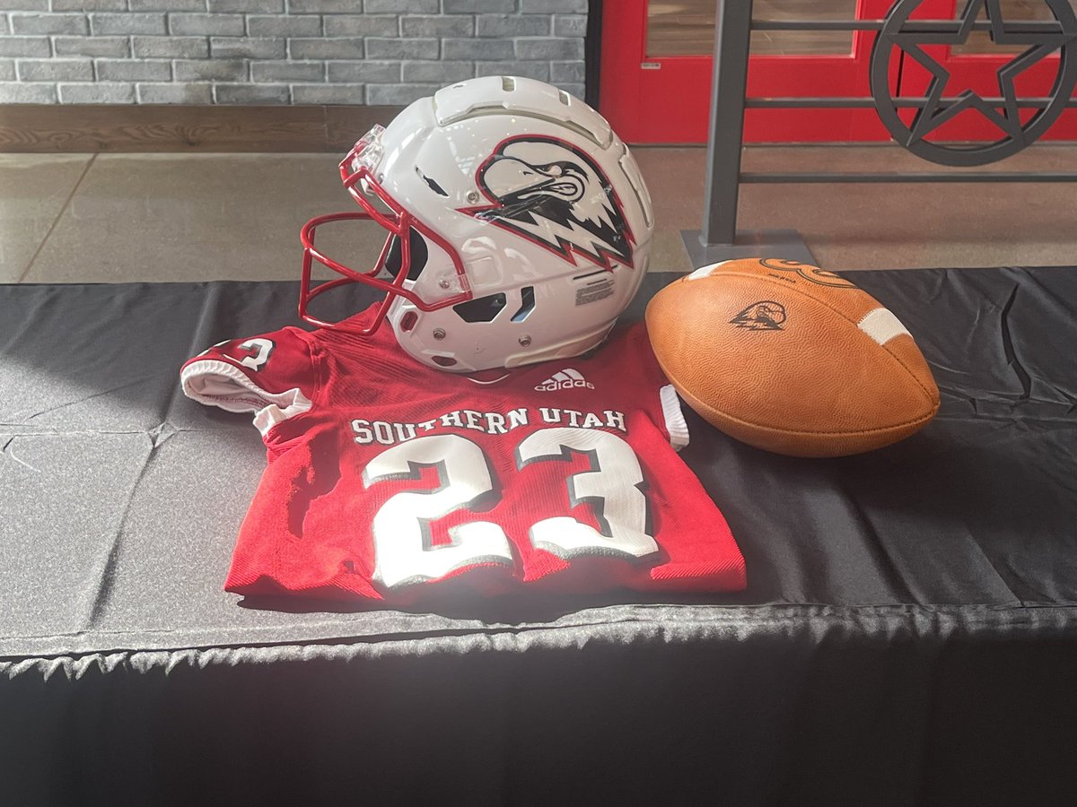 SUUFB_'s tweet photo. Gettin it started early at UAC Media Day!

#FocusFightFinish ⚡️ #TBirdNation ⚡️ #RaiseTheHammer https://t.co/sEO0OokxBm