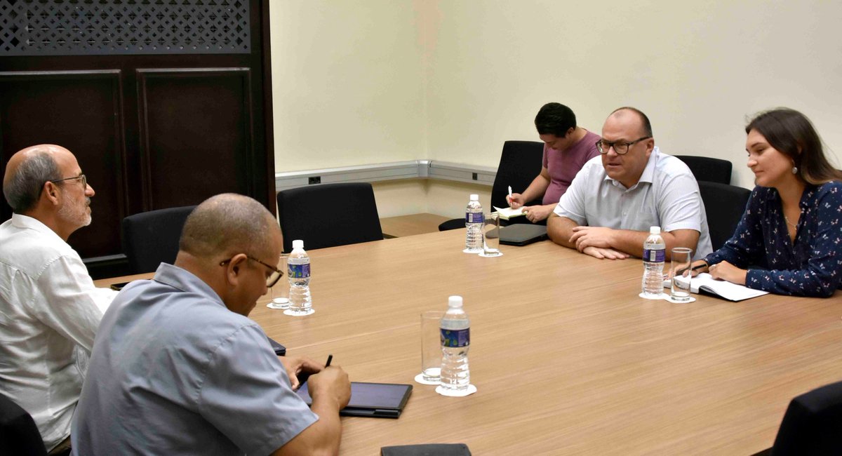 Fraternal encuentro sostuvieron hoy, en el Capitolio Nacional; Presidente de la Comisión de Relaciones Internacionales de la <a href="/AsambleaCuba/">Asamblea Nacional Cuba</a>, <a href="/rglezpatricio/">Rolando González</a>, y el Embajador de #Belarús en #Cuba, Valery Baranovsky

Ratificaron el excelente estado de lazos interparlamentarios
🇨🇺🤝🇧🇾