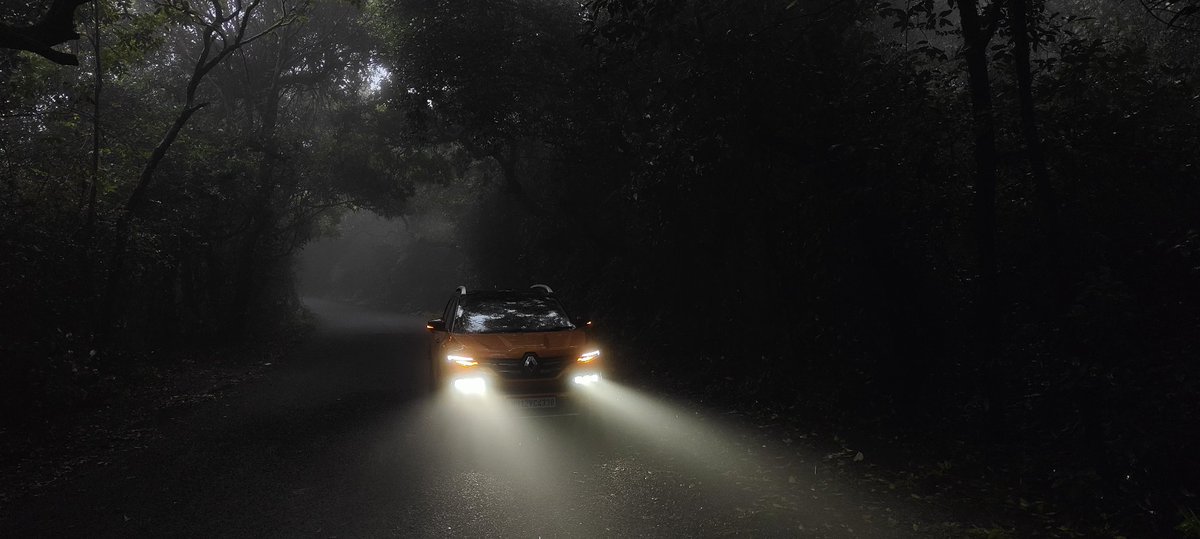 sarpotdar_eshan's tweet image. 101° fever and a leaky nose but I got foggy/misty roads, perfect partner and a super start to the weekend. 

Hell, I'm not sitting home. 

#Mahabaleshwar #stayover #Ramsukh