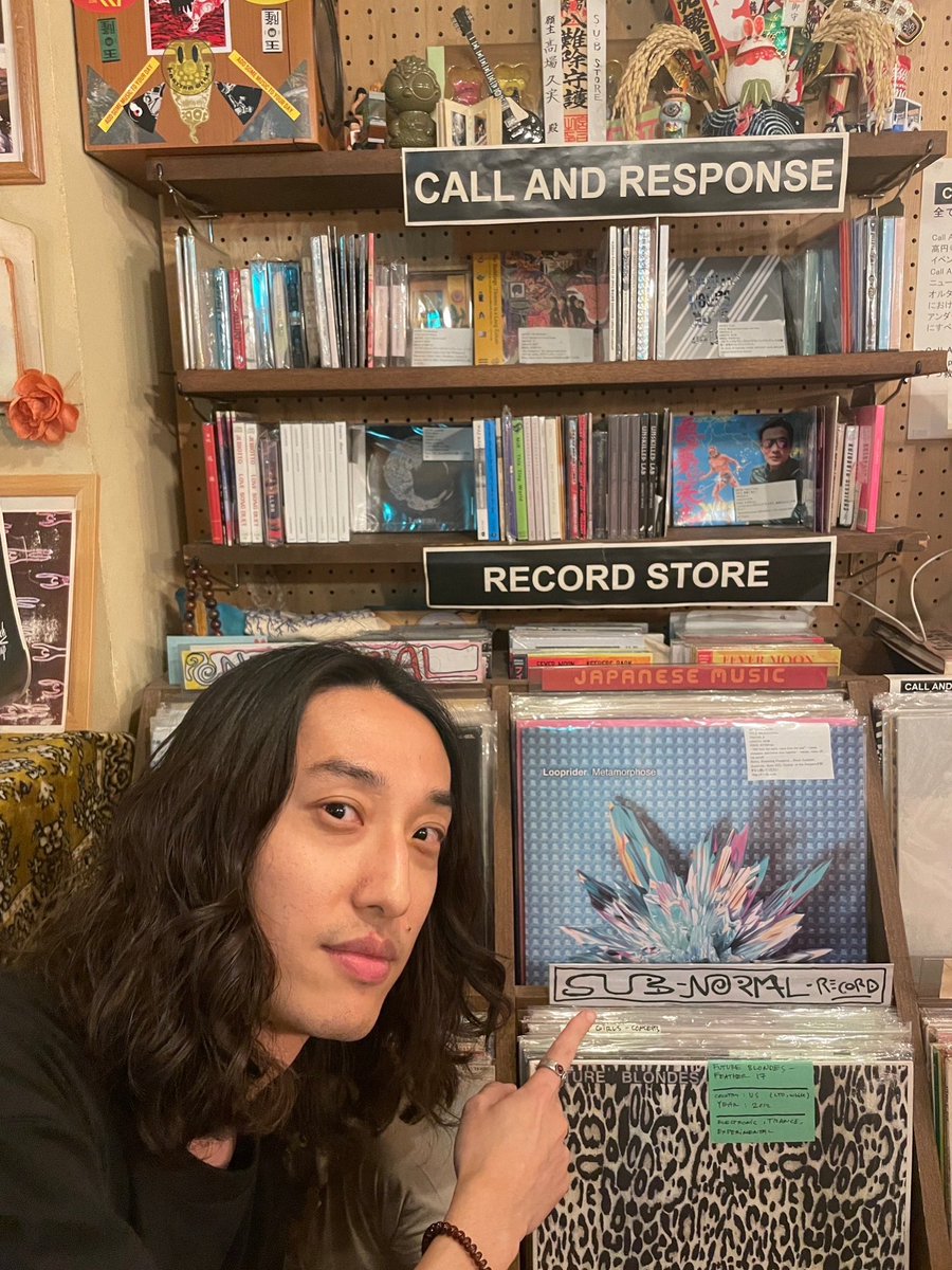 lprdrband's tweet photo. インドネシア料理とレコードが楽しるおしゃれなミュージックカフェバー高円寺@substore_tokyo にて、最新アルバムMetamorphoseのLPを置いて頂いてます!
高円寺へお出かけの際には是非checkしてみてください🗽🌋
#looprider #substore #record #vinylrecord #lp #高円寺 https://t.co/UNTN5lBb9K