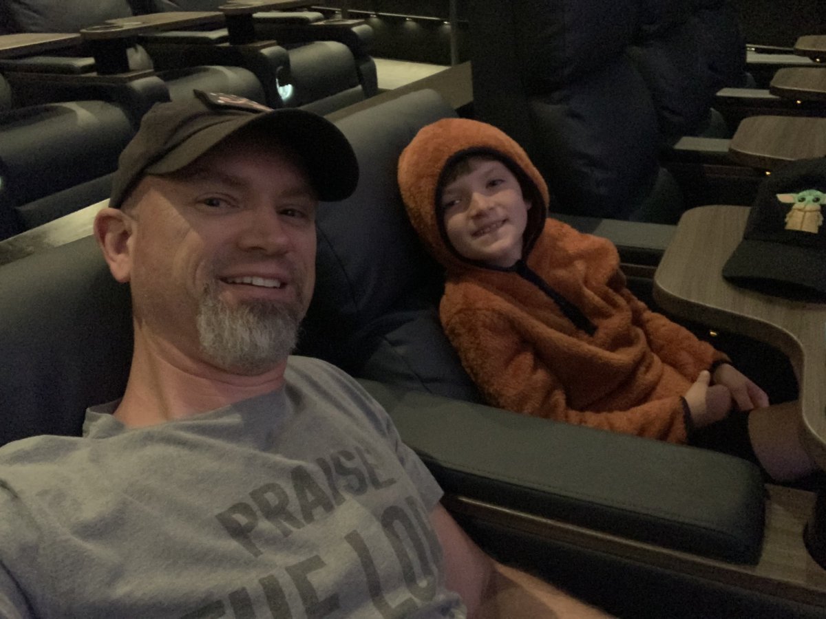 johnmarkharris's tweet image. Me and my bud at the $1 movies 🍿 

Kung Fu Panda 🐼 

#frontrowjoe