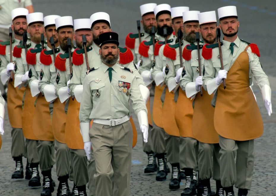 RT @25YearsAgoLive: French soldiers parade in Paris on the 14 Juillet (Bastille Day) holiday. https://t.co/4J7qAjZn8O