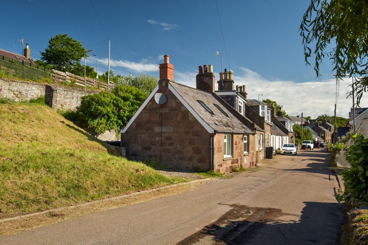 NEW | WEAVERS, 21 MAIN STREET, JOHNSHAVEN 🌊🐚🦞
Less than 100m from the beachfront, this charming 3 bed cottage with parking is in the historic fishing village of #Johnshaven
👉shorturl.at/kqsN2
01224 860710
aberdeen@galbraithgroup.com
#secondhomedreams #livebythesea