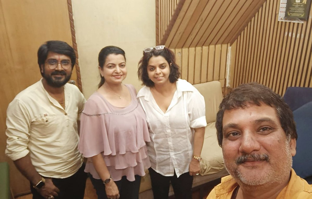 triptishakya's tweet photo. #RecordingSession with Recordist #RakeshSharma at #RSRecordingStudio in #mumbai.
Spent some chit chat moments with Singer #VipinSachdeva ji, Singer #SohiniMishra &amp; Lyricist #SureshTiwari
Vipin sachdeva Suresh Tiwari Yassh- The Writer https://t.co/GdV2XXrBb7
