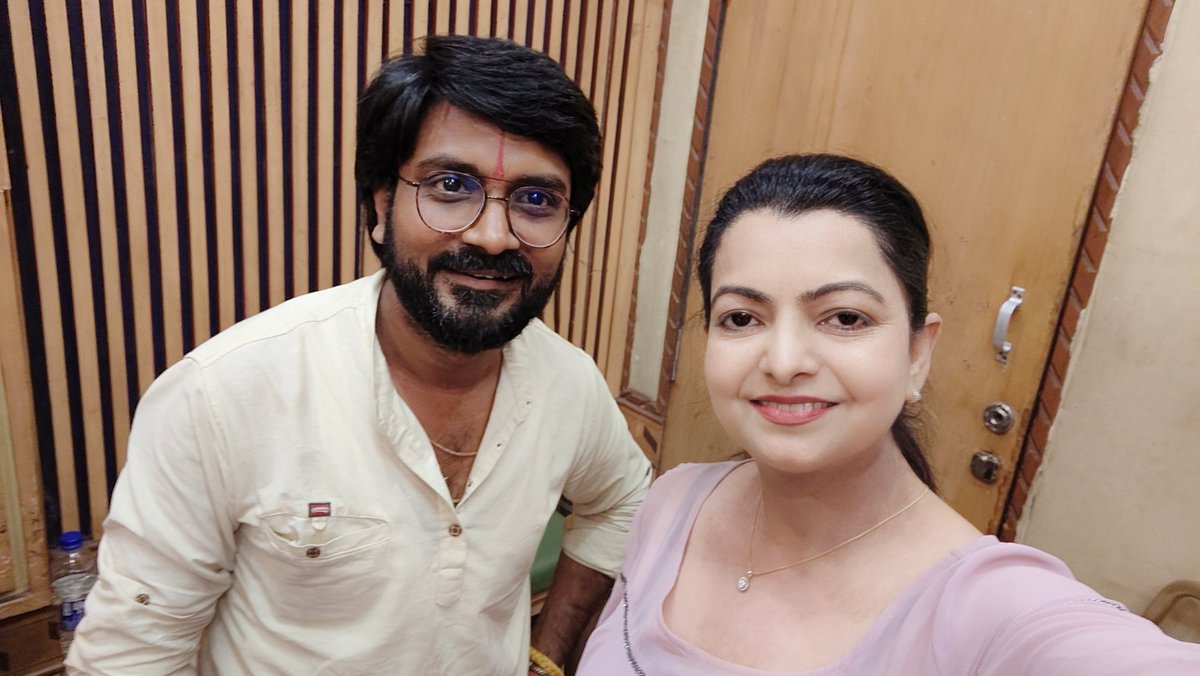 triptishakya's tweet photo. #RecordingSession with Recordist #RakeshSharma at #RSRecordingStudio in #mumbai.
Spent some chit chat moments with Singer #VipinSachdeva ji, Singer #SohiniMishra &amp; Lyricist #SureshTiwari
Vipin sachdeva Suresh Tiwari Yassh- The Writer https://t.co/GdV2XXrBb7