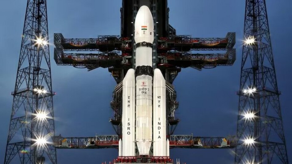 digitalfort_'s tweet photo. Huge Congratulations to India 🥳✨
And a big round of applause for ISRO 👏 
Chandrayaan-3 | A successful second attempt will make India the fourth country to achieve the feat of soft-landing on Earth's satellite.
.
.
#Chandrayaan3 #ISRO #Chandrayaan3Launch https://t.co/ZHIlGIS1pj