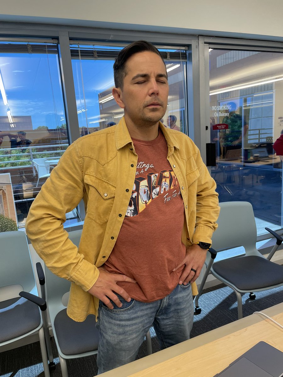 MPSAtech's tweet photo. Super hero pose @HeyFelecia @nearpod training https://t.co/YT2Xa5KfuC