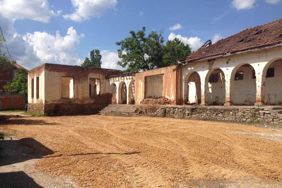 MKRS_KS's tweet photo. Ndërhyrjet degraduese në Shtëpinë e Kulturës në Runik nga ana e Komunës së Skenderajt janë bërë pa pëlqimin e institucioneve të MKRS-së dhe në kundërshtim me Ligjin për Trashëgiminë Kulturore. 

Reagimi i plotë i MKRS-së: https://t.co/DuSTt4np2j https://t.co/mOc06YHd2v