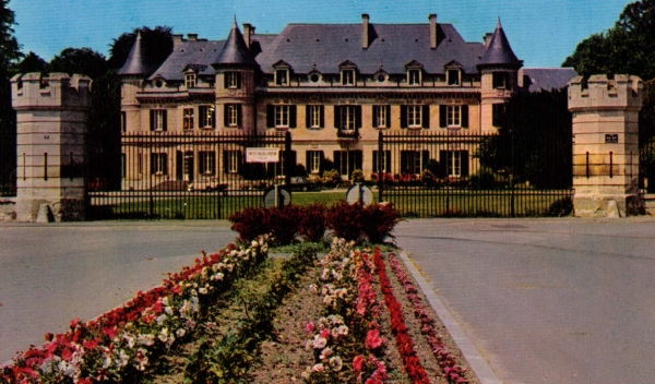 LisaStewartHome's tweet photo. #parcduchateaulamorlaye #frenchchateaux #frenchchateau #frenchchâteaux #frenchchateauxdesigns https://t.co/3NeoJqoiRf