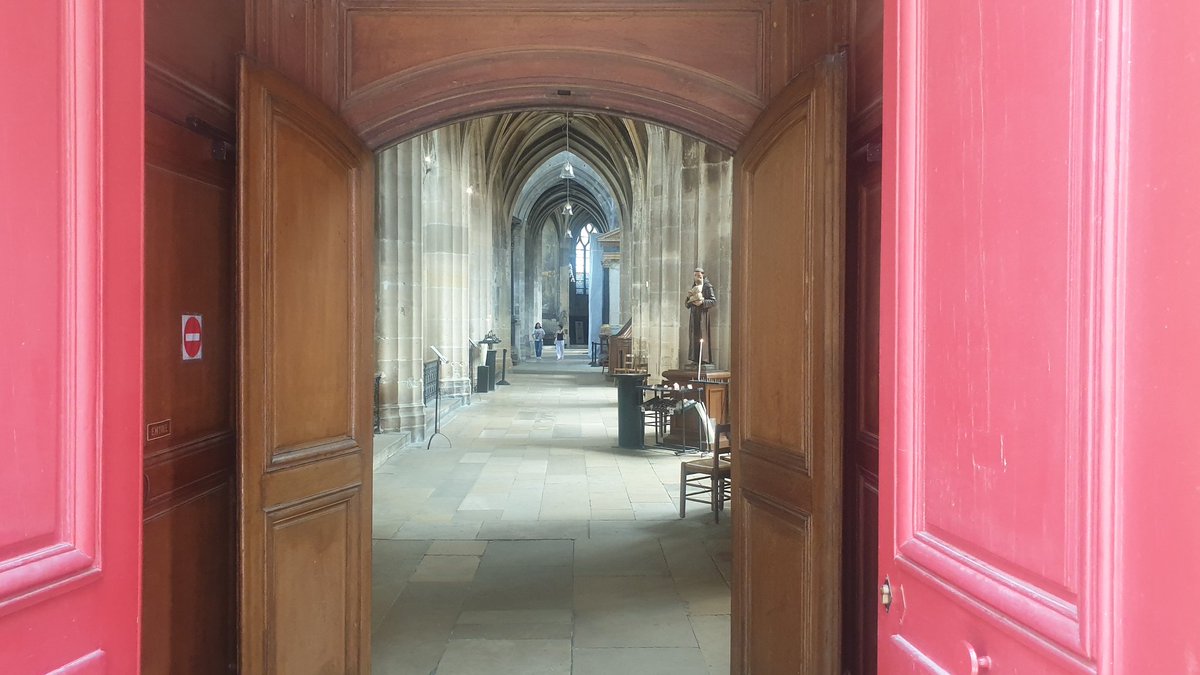 infoscathos's tweet photo. Église Saint-Merry à Paris, confiée à la communauté @SantEgidioFr 🙏 https://t.co/mhU91eRvqw