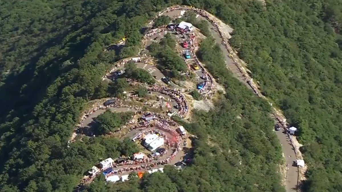 Hairpin beauty on Grand Colombier. 😍 #TDF2023