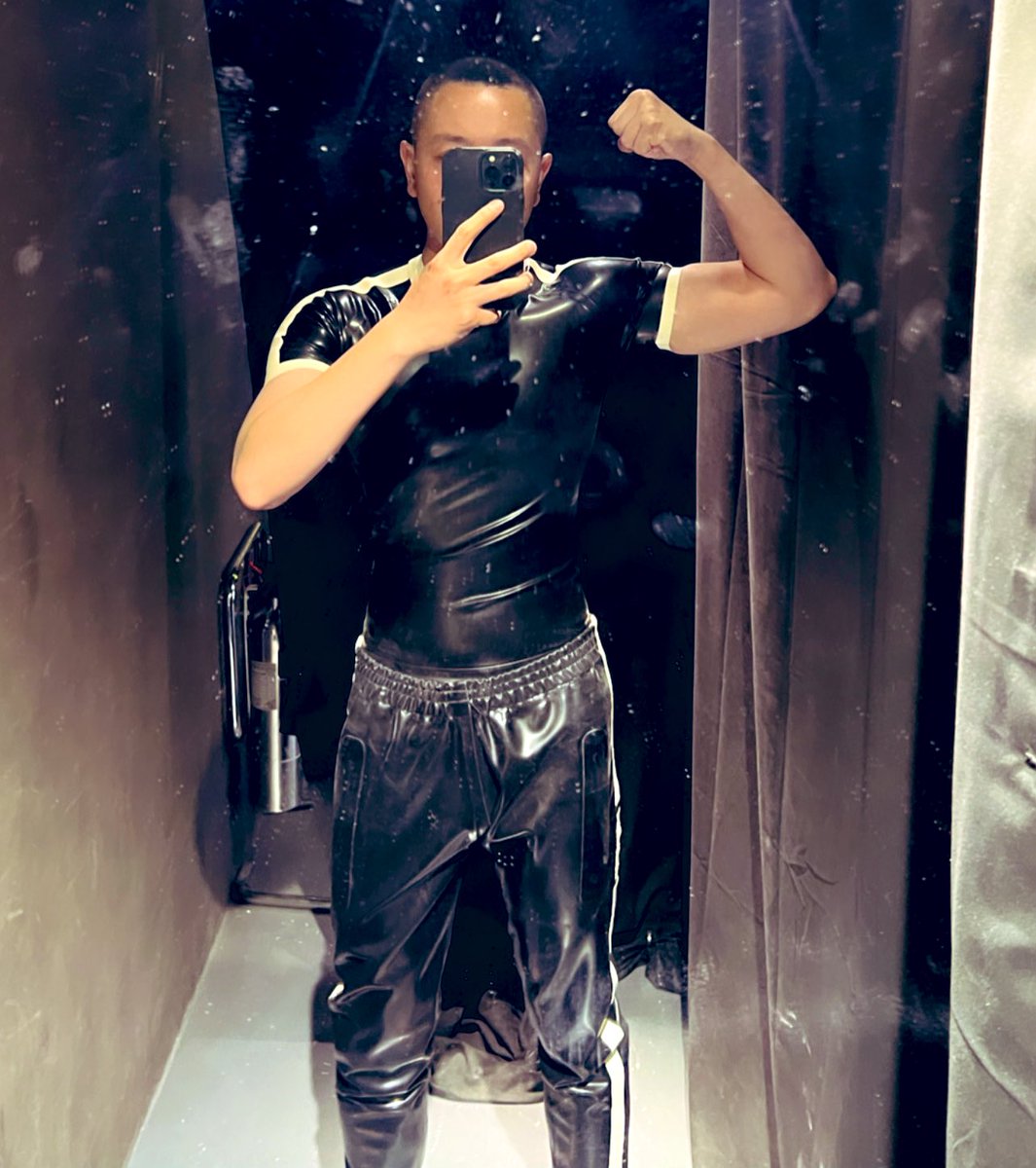 LockedAlphasub's tweet photo. New #rubber gears @REGULATIONstore https://t.co/mYGpa84dQ8