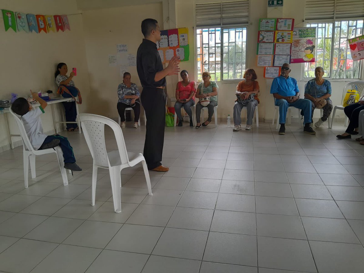 Ⓜ️ Compartimos fotografías con nuestros adultos mayores del barrio Guaduales de la Villa 
<a href="/PartidoMIRA/">Partido MIRA</a> 
<a href="/monicamp_/">Mónica Marín Peñuela</a> 
@FrancyDiputada 
<a href="/luisfabianbg/">Luis Fabián Buriticá</a>