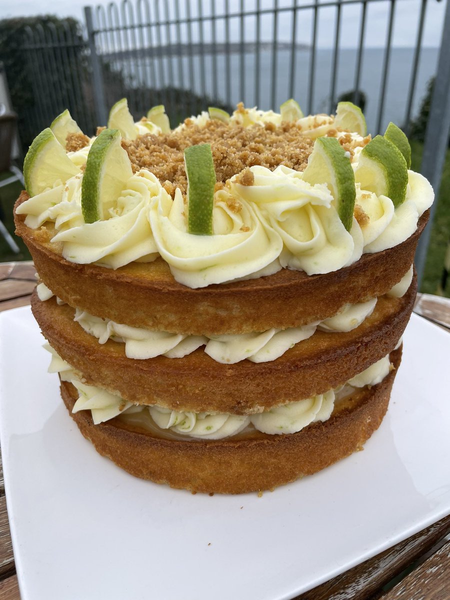 Blueberrys_cafe's tweet photo. Cakes for tomorrow are Key Lime, Kinder Bueno, Carrot (customer request), Coffee and Walnut and Lemon Drizzle
#blueberryscafe #cakesofinstagram #cake #iow #yummy #homemade #saturday #tasty #delicious #weekend #local #glutenfree #cafe #cakeaway #customerrequest https://t.co/VPoEUpB9Cn