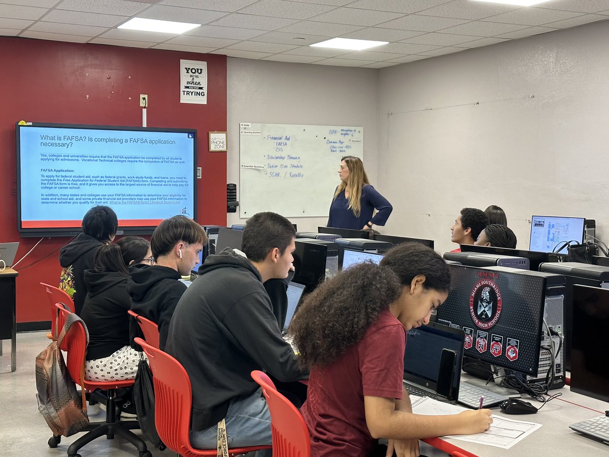 Students @Southridge_SHS are getting a jump start on their FAFSA through the #RisingReadyResilient college boot camp this week. @SuptDotres @LDIAZ_CAO @AlayonSally