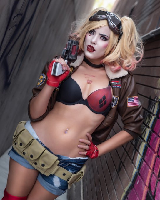 Dear Conventions... I'm not a celebrity in any movies, but I'd be happy to be at your convention and<a href="/tag/stsf"class="tags"><span>#stsf</span></a>