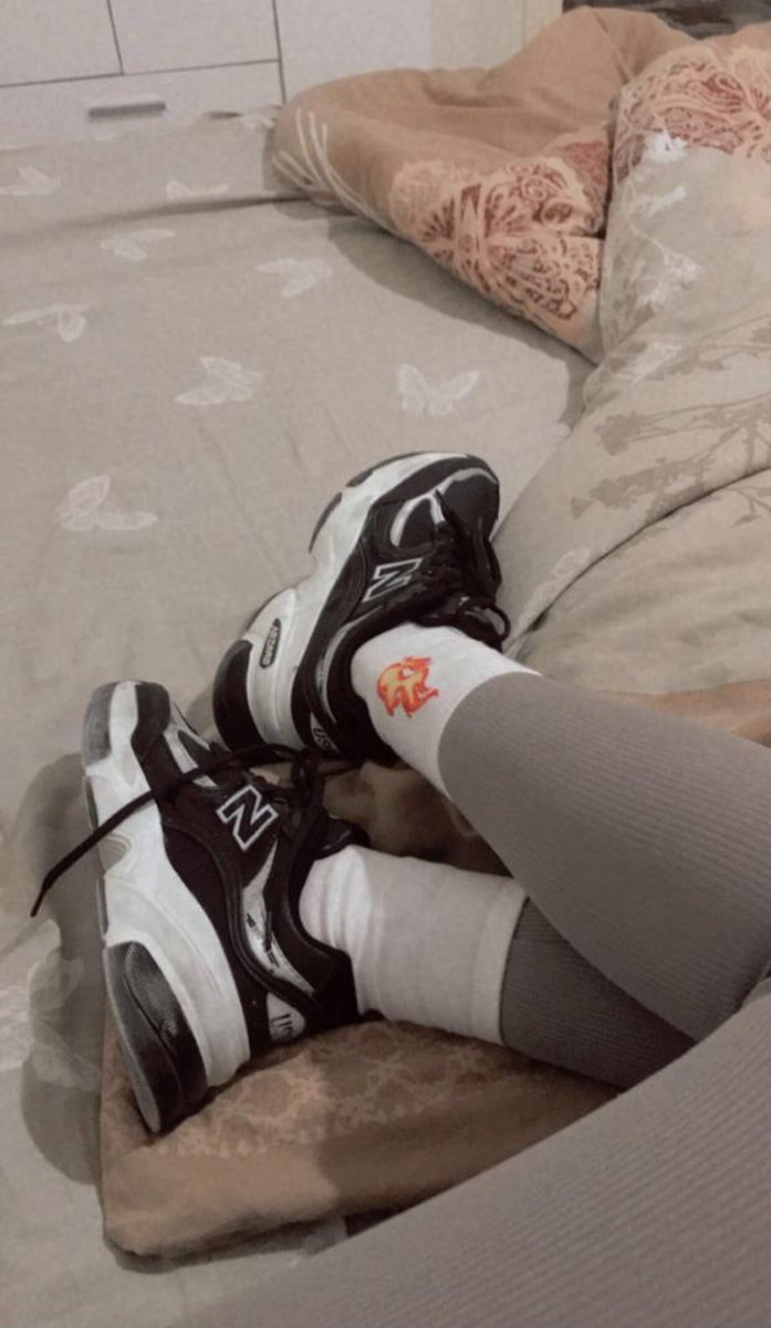 Yatağa yatırıp ayakkabılarımla üstünde tepinecegim salaklar nerede #finansalköle #köle #ayak #ayakfetişi  #slave #enayi #finansalkoele #sahibe