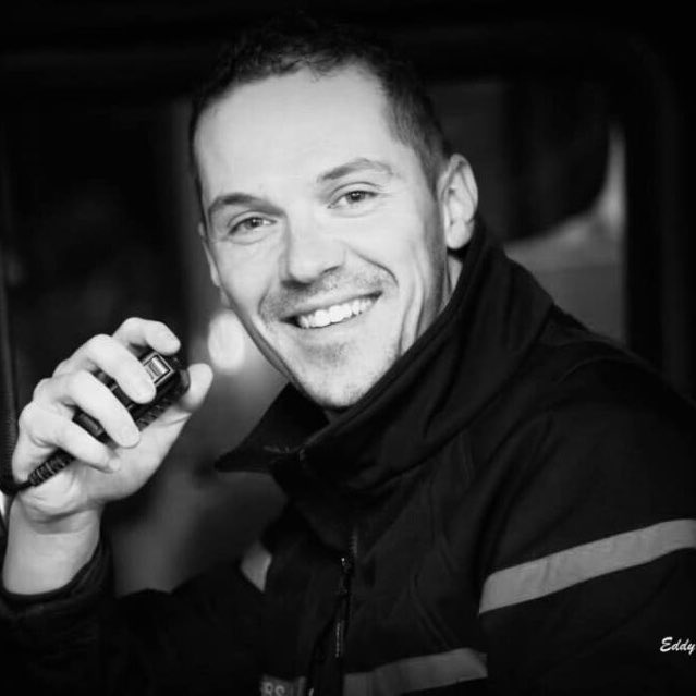 🇫🇷 En vacances dans un camping du Var, Eddy, sapeur-pompier professionnel, a sauvé la vie d’un petit garçon en arrêt cardiaque en réalisant une réanimation cardio-pulmonaire ! Pris en charge par les secours, l’enfant est déjà sorti de l’hôpital ! 👏 (Ouest-France) 

📸 Sdis51