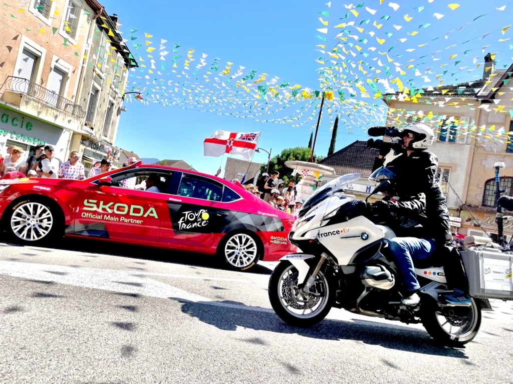 🟠 Un beau message pour les artistes du Tour ! 📺 

Cadreurs 🎥 et pilotes 🏍️ <a href="/EMGConnectivity/">EMG Connectivity</a> <a href="/francetv/">France tv</a> c’est pour vous 🙌