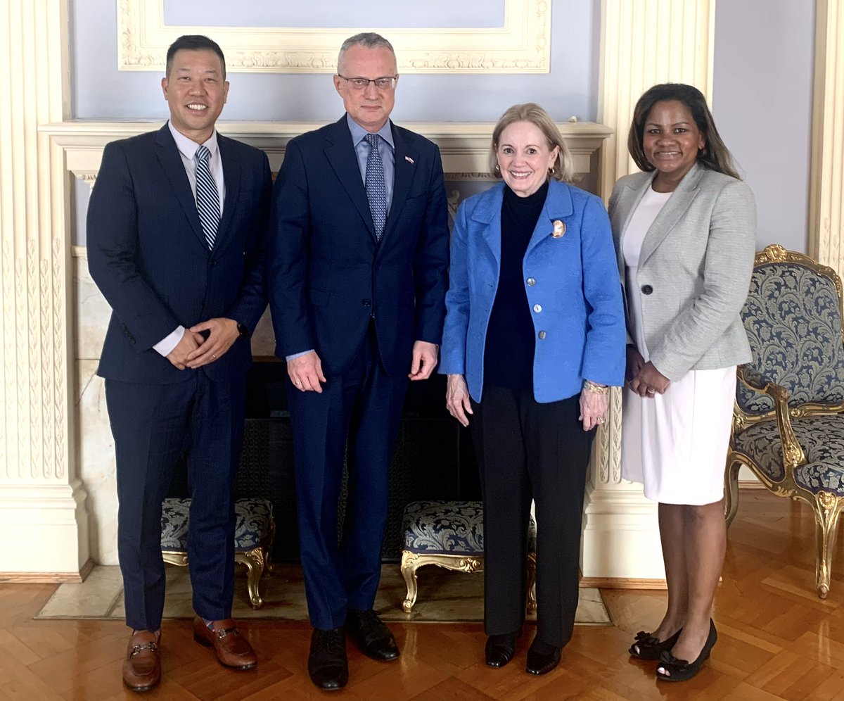 mmagierowski's tweet photo. Relentlessly strengthening 🇵🇱🇺🇸 economic cooperation. An engaging conversation this morning with representatives of @Excelerate_EE, about Poland’s energy needs, infrastructure and LNG imports. https://t.co/4EgsG2bpd7
