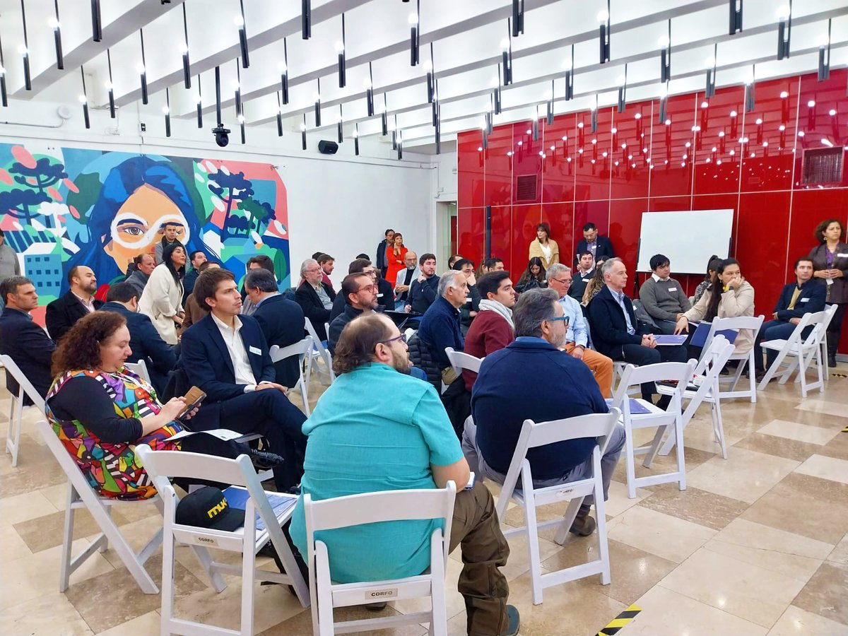 Corfo's tweet photo. Con participación de nuestro VPE @JMBenavente reunimos a representantes de diferentes sectores para potenciar nuevos proyectos en el matchmaking del Programa Tecnológico para el Uso y Adopción de Hidrógeno en la Industria Chilena 🤝🌱 https://t.co/EcMVqYcshN