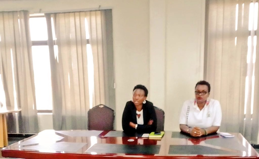 GicumbiN's tweet photo. None taliki ya  14/07/2023 Visi Meya  @parfaiteuwera yagiranye ibiganiro n'Intore z'Inkomezabigwi Icyiciro cya 10 zizitabira Itorero ry'Indangamirwa rigiye kubera Nkumba kuwa 14/07-24/08/2023 bigamije kubaha impanuro zirimo no kubasaba kuzarangwa n'imyitwarire ikwiye. https://t.co/JG2r50WIFN